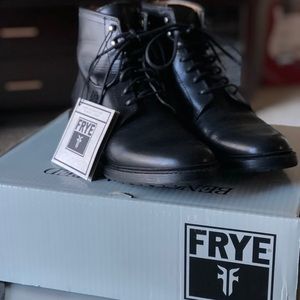 Gorgeous Frye Leather James Lug Lace Up Boot NWT